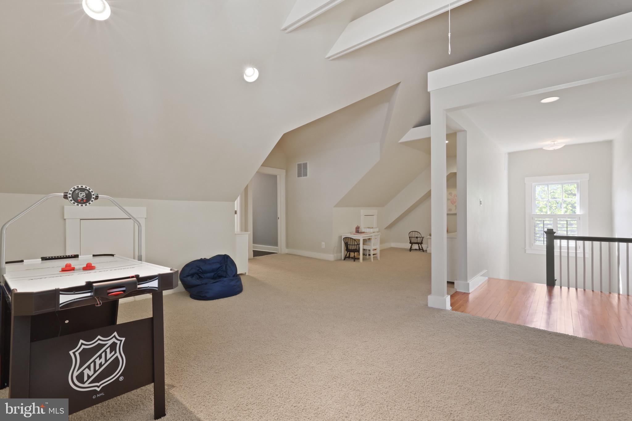 MURRAY HILL - Residential