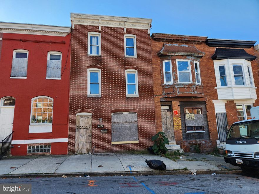 ONLINE AUCTION: Bidding begins 11/30/2023 @ 10:00 AM. Bidding ends 12/4/2023 @ 11:35 AM. List Price is Suggested Opening Bid. Deposit: $5,000. This 3 story townhouse is located in the Boyd-Booth neighborhood of Baltimore. The area is conveniently situated near several notable locations, including the Westside Shopping Center and Grace Medical Center. The nearest major traffic artery, S Monroe Street, provides easy access to the rest of the city.
