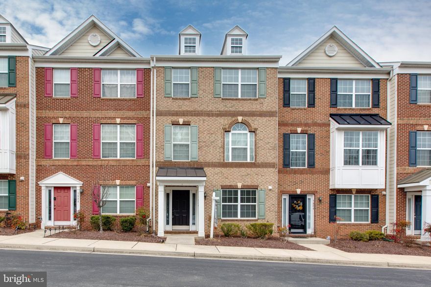 Welcome to 7926 Silver Oak Rd, located in the highly sought-after Pointe at Arundel Preserve community. This beautifully maintained three-level townhome offers everything you are looking for. Abundant natural light welcomes you as soon as you enter the home. The main level features an open-concept layout with a gourmet kitchen complete with granite countertops, stainless steel appliances, and a spacious center island, seamlessly connecting to the dining and living areas—perfect for entertaining. The upper level hosts the primary suite with a walk-in closet, tray ceiling, and a spa-like en-suite bathroom. Two additional bedrooms, a full bathroom, and a convenient laundry area complete the top floor. Enjoy community amenities including a swimming pool, fitness center, tennis courts, and walking trails. Commuting is effortless with Fort Meade, BWI and easy access to both Washington, DC and Baltimore.