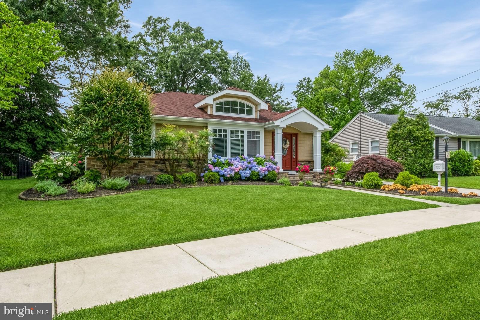 240 MEADOW DR