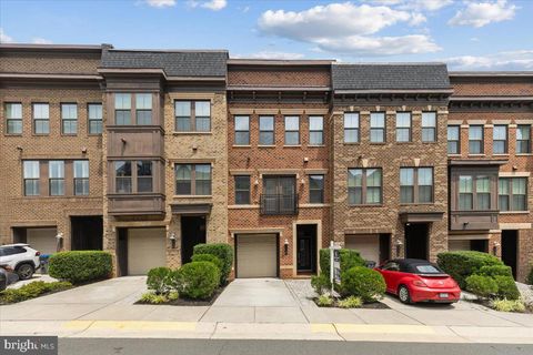 Photo of 3117 Sundrops Court, FAIRFAX, VA 22031 (MLS # VAFX2326162)