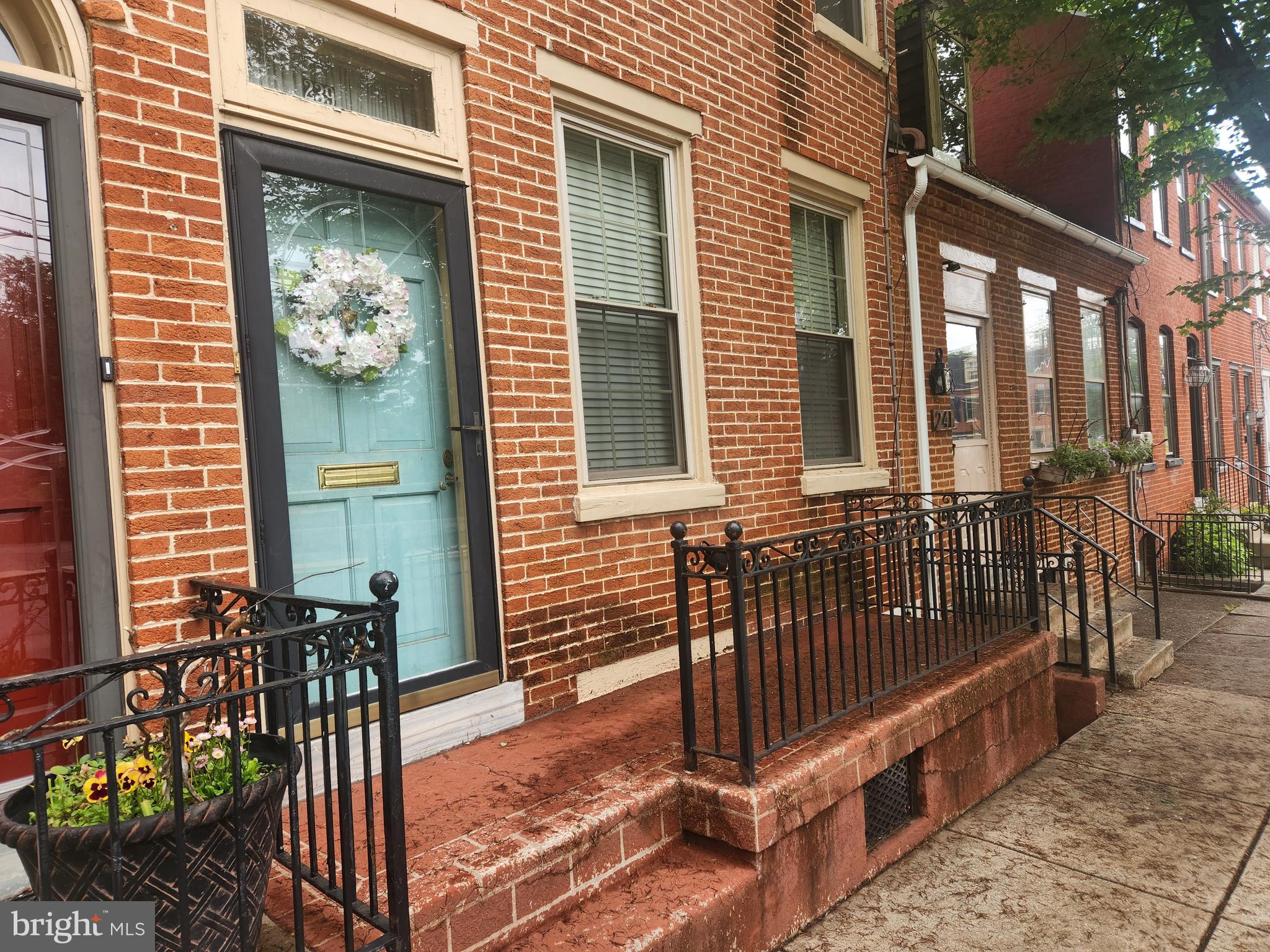 239 E CHESTNUT STREET