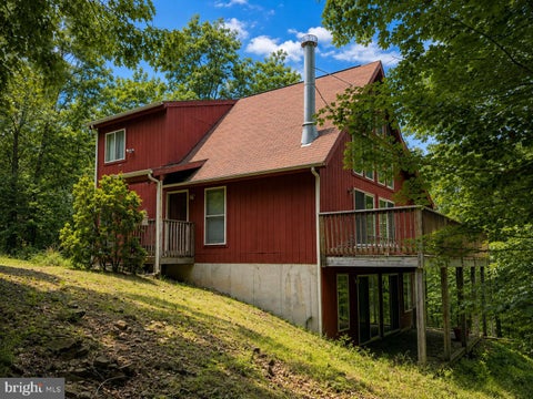 Homes For Sale - 204 Toboggan Hill Trail<br/> HEDGESVILLE, WV 25427