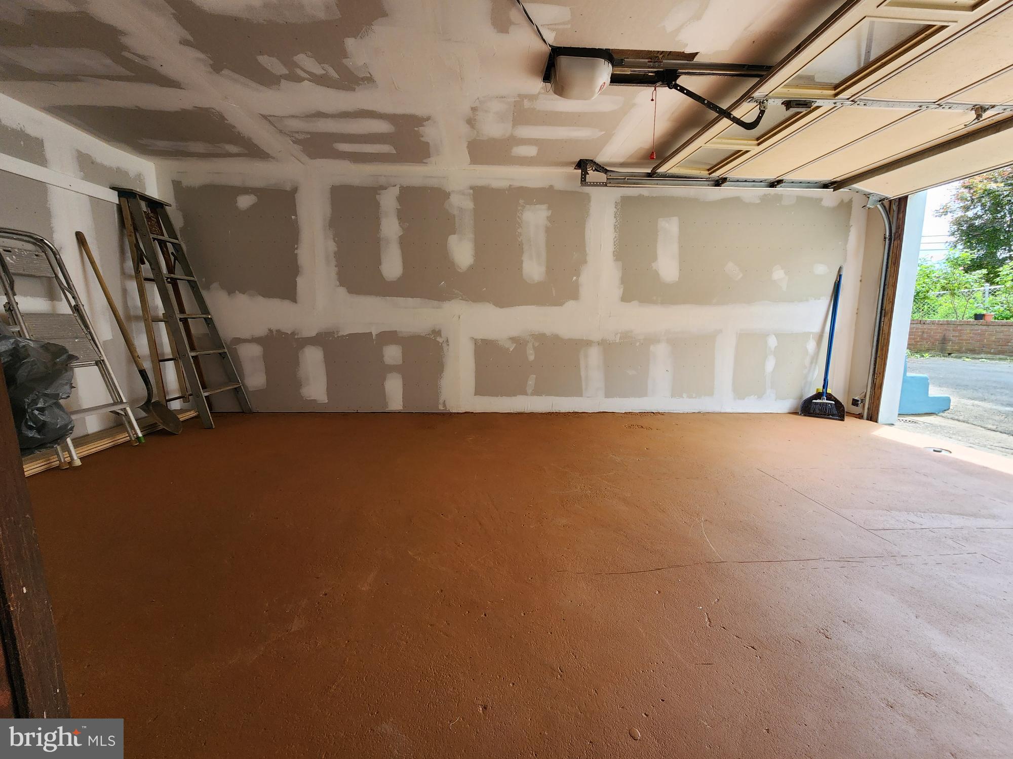 FOX CHASE - Residential