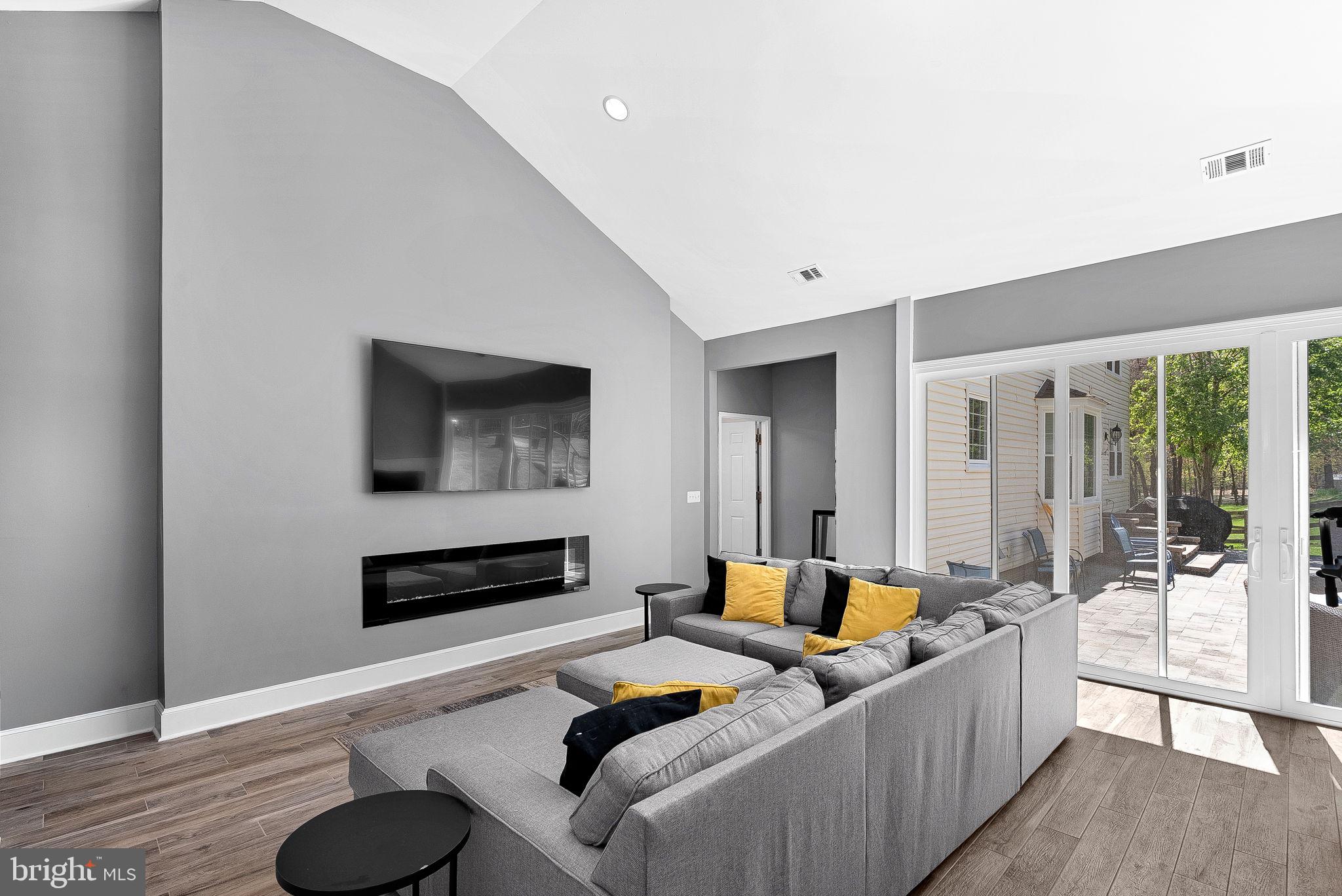 ASHBURN FARM - Residential