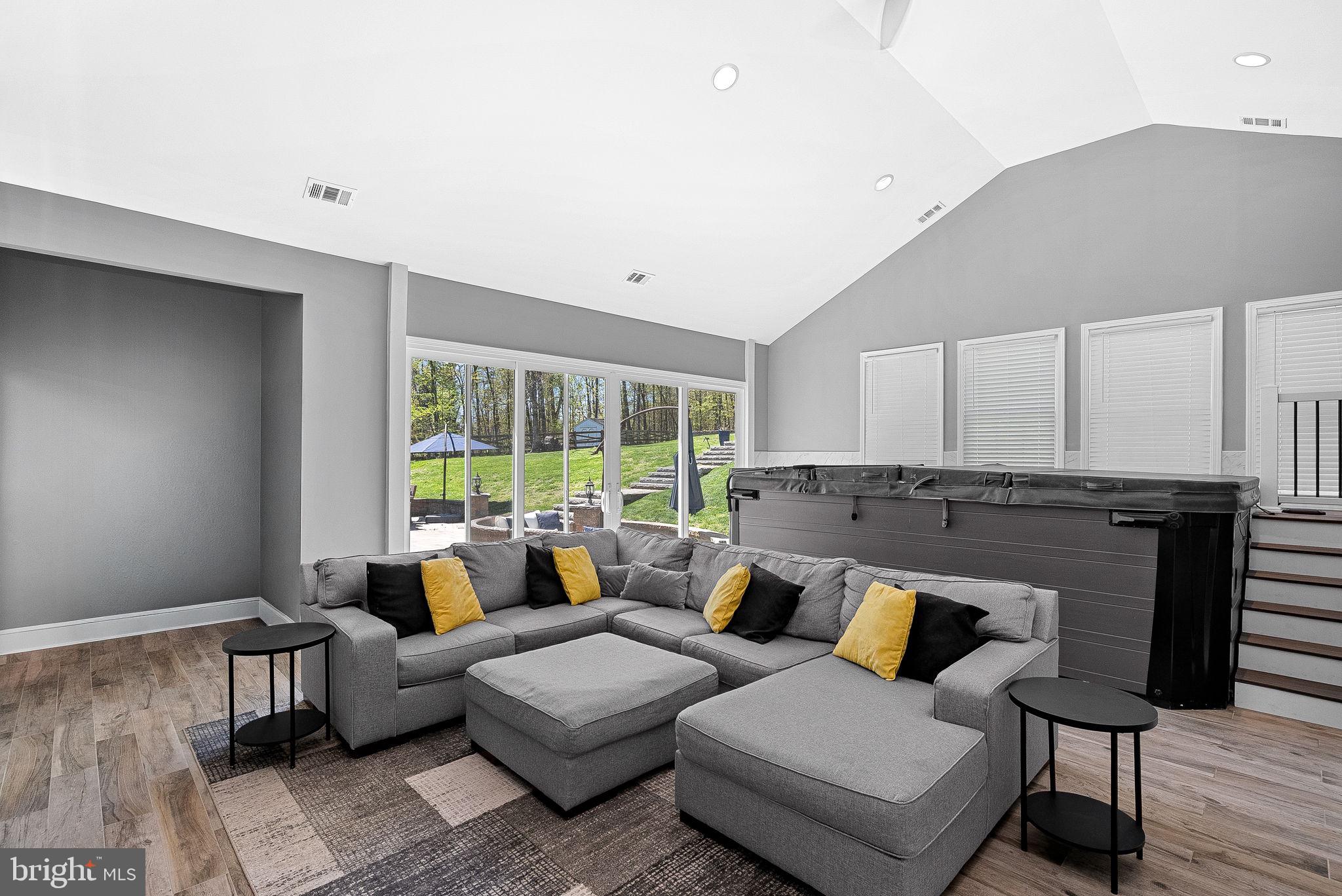 ASHBURN FARM - Residential