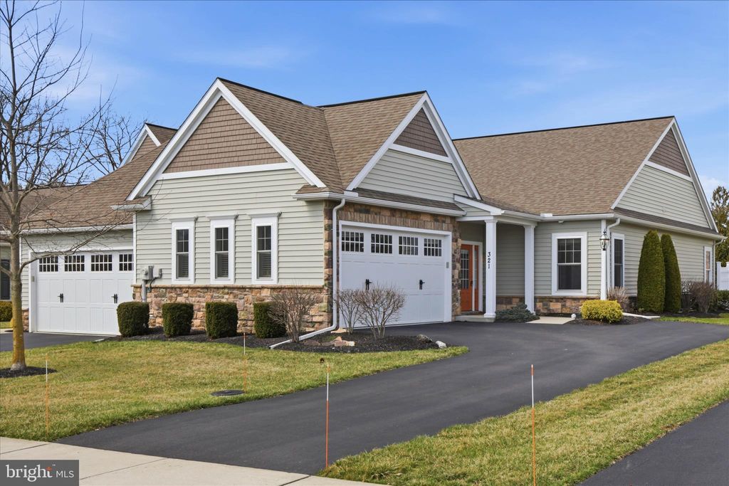 Photo of 321 Pin Oak Drive, LITITZ, PA 17543 (MLS # PALA2084486)