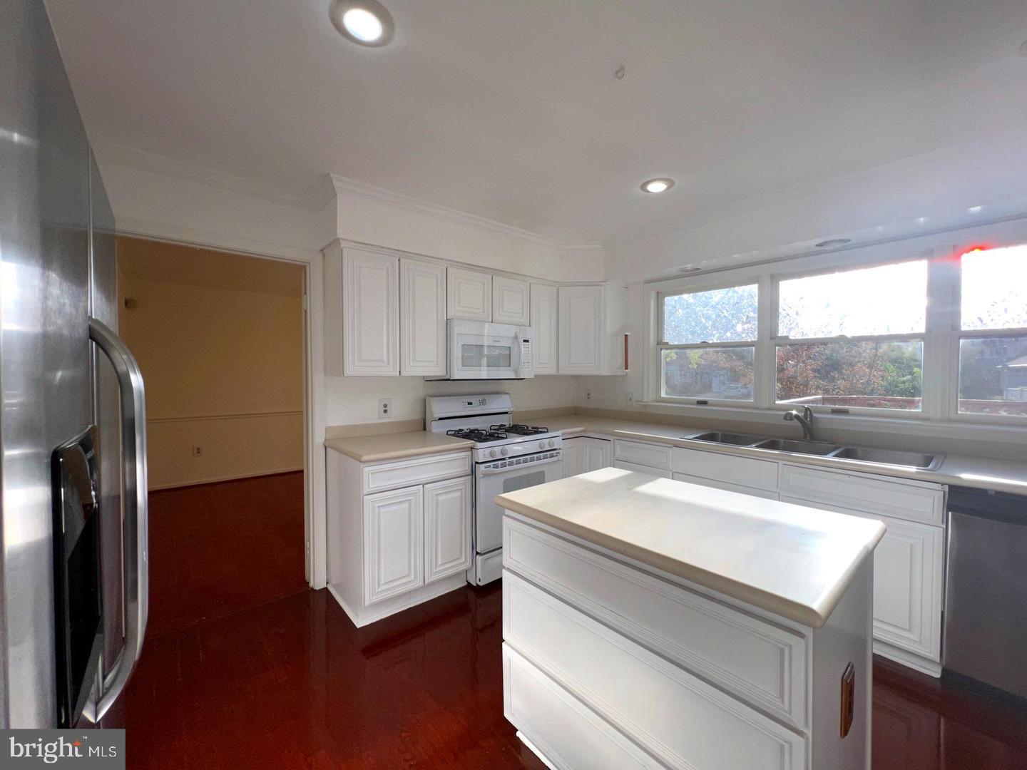 LAKE ARBOR - Residential