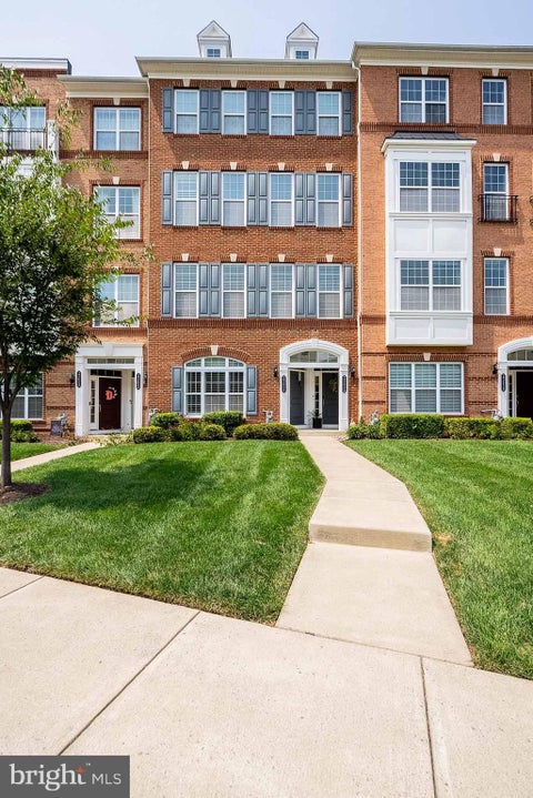 Townhouse For Rent - 23654 Hopewell Manor Terrace<br/> ASHBURN, VA 20148