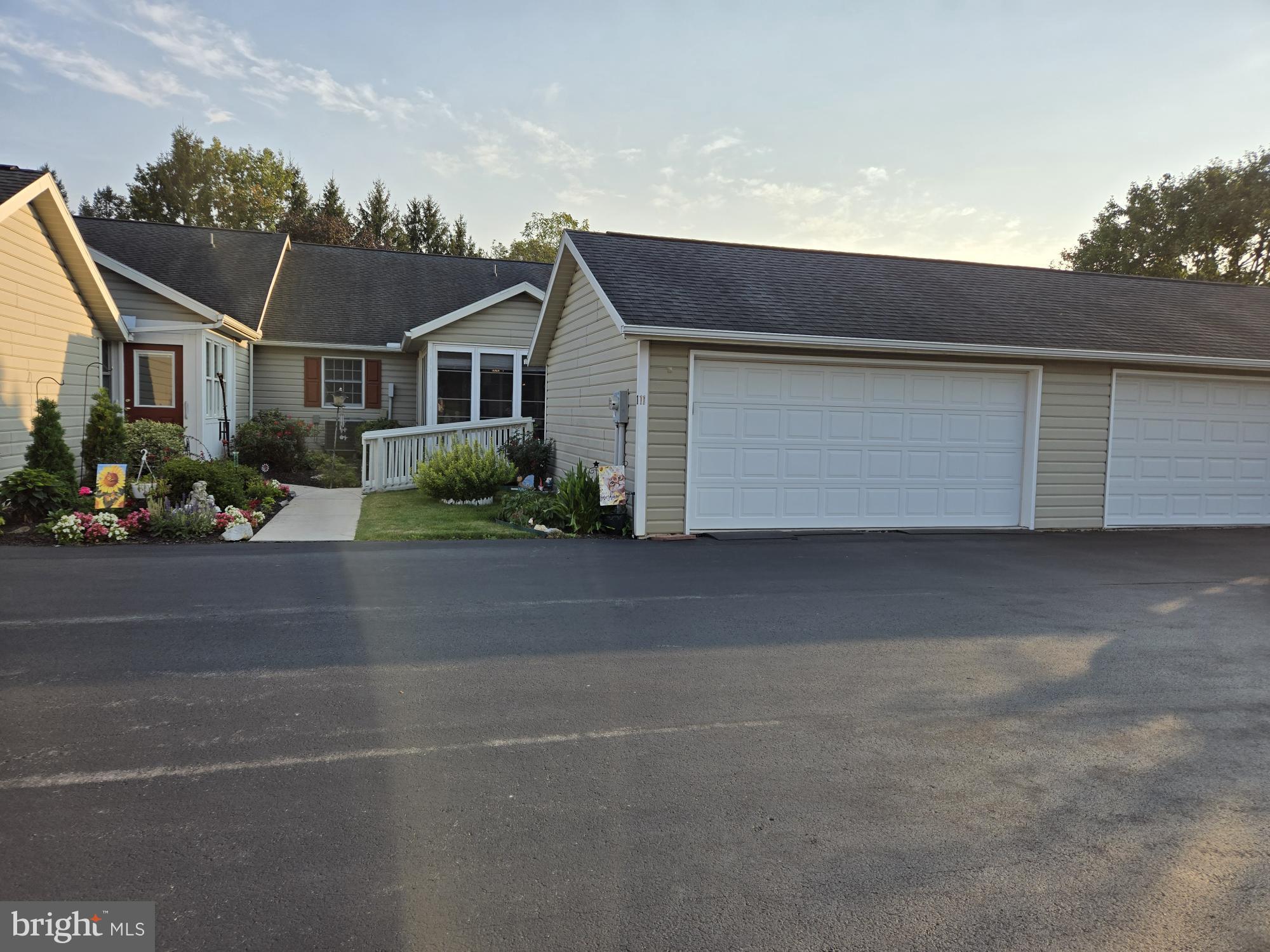 STRAWBERRY COURT - Residential