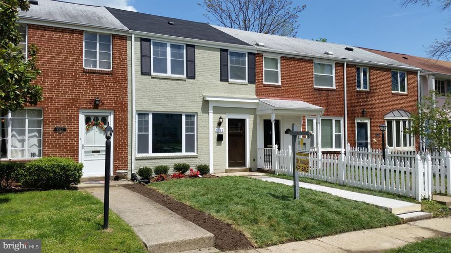 OPEN HOUSE SUNDAY, 5/4 FROM 1PM TO 5PM. Fully renovated home in the heart of Alexandria!Gourmet kit-ss appl,granite,b-splash,breakfast bar.Light filled open floor plan w/gleaming new hrwd flrs on main&new refinished on upper.Great size rooms w/luxury baths.New HVAC,windows,roof,doors,etc.Fresh landscaping&fully fenced back,perfect for BBQ&entertaining.EZ commute!