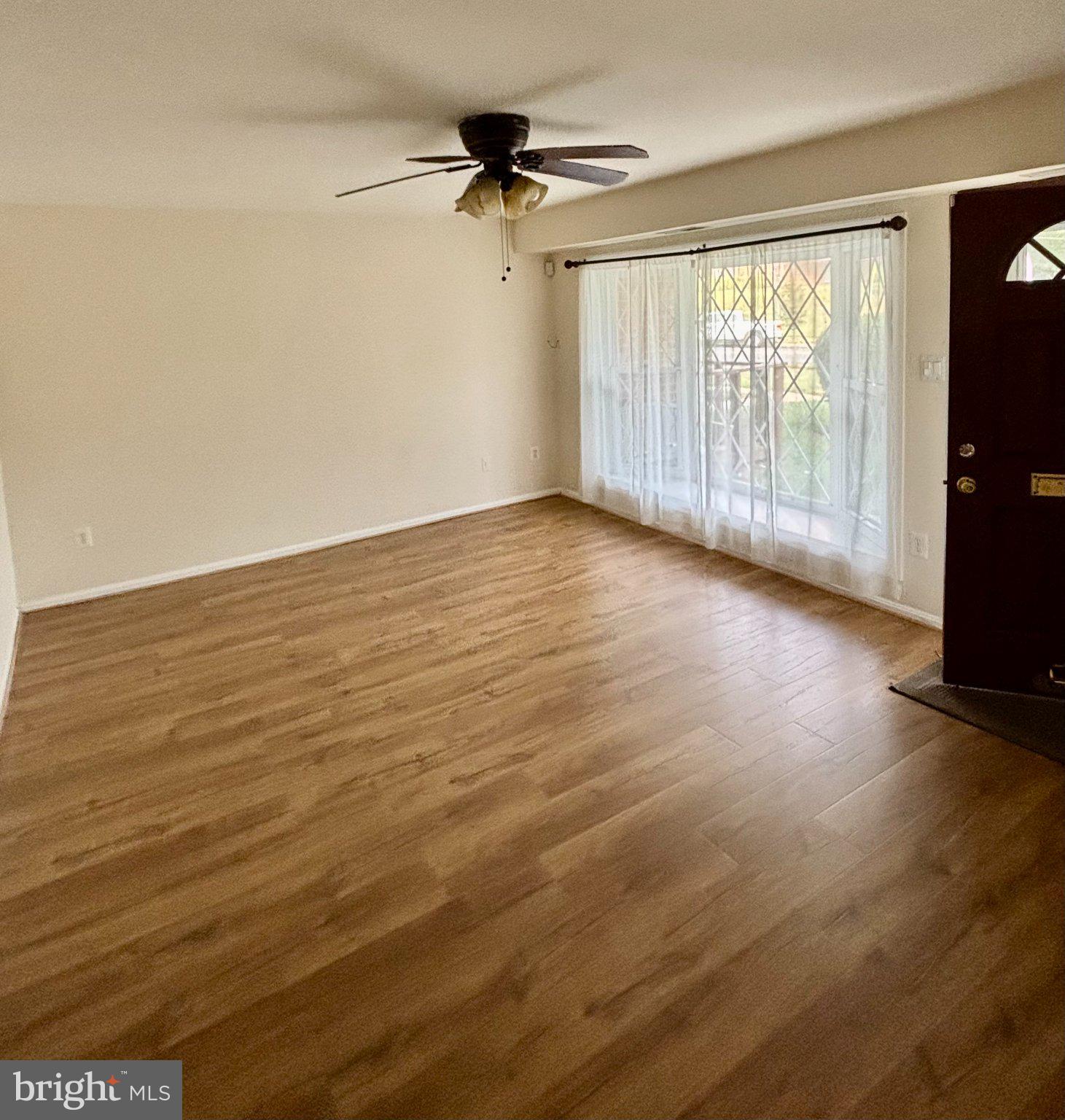 8042 LAKECREST DRIVE