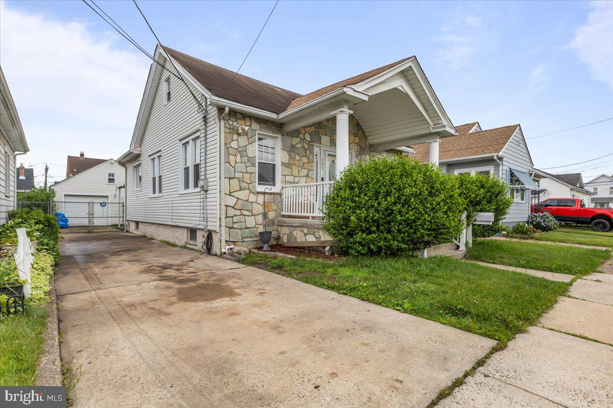 121 EMANUEL STREET