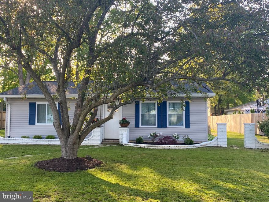 Don't miss seeing this one!  Totally renovated in 2021-22 and further improved by current owners. Nicely landscaped and has terrific curb appeal.  Inside we have an open floor plan for easy living and an all new granite and stainless kitchen.  There is a large level and treed back yard and a covered patio for summer fun.
Just a short walk away is the Ponder Cove  waterfront with marina, fishing pier, playground and picnic area.
Truly pleasant living! A must see!       PLEASE NOTE  $20,000 PRICE IMPROVEMENT!