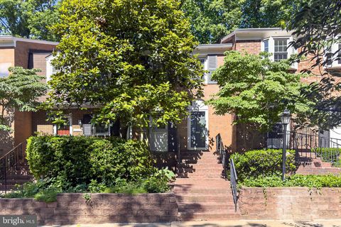 Townhouse For Sale - 7611 Tiverton Drive<br/> SPRINGFIELD, VA 22152