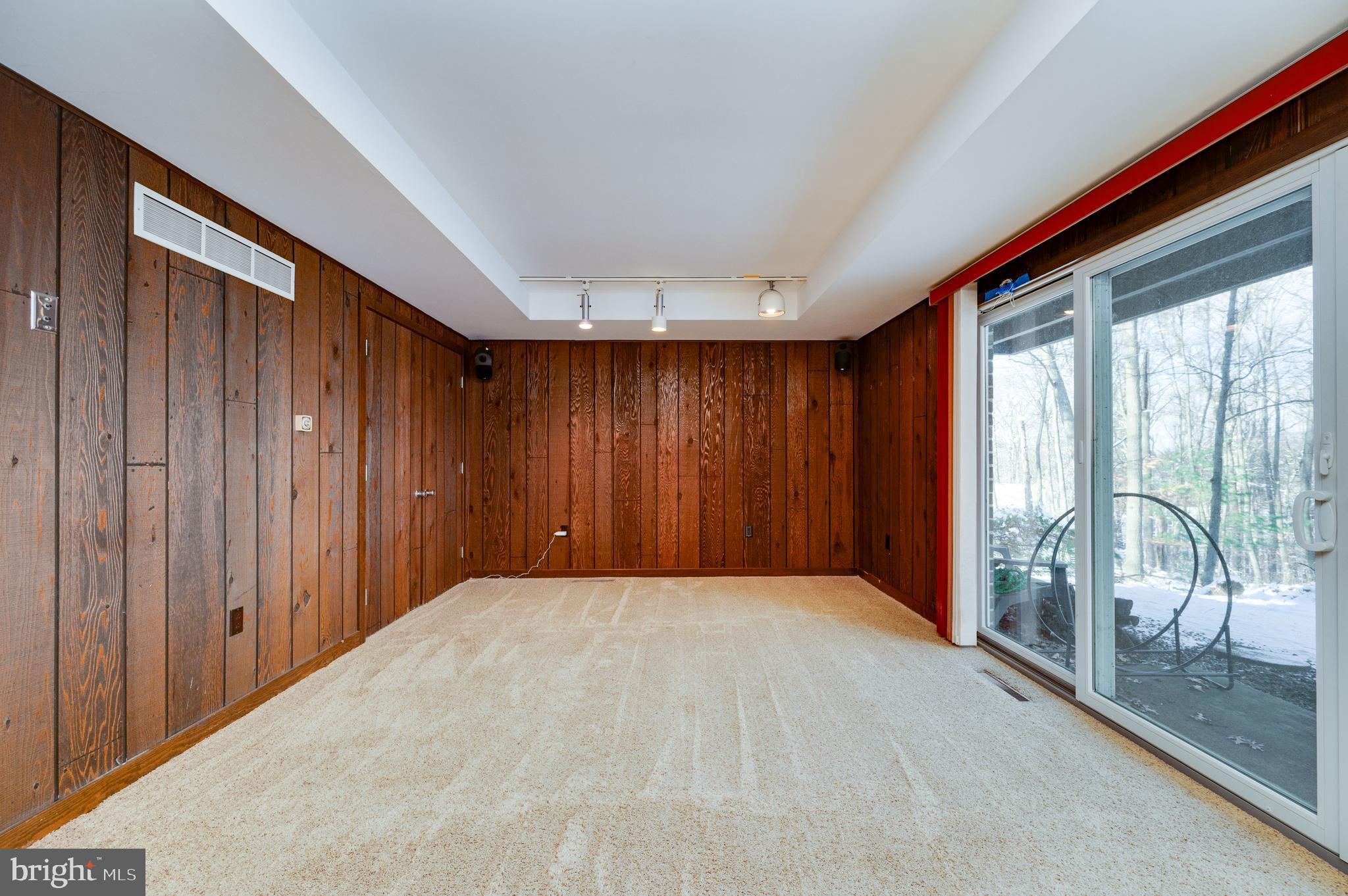 FLYING HILLS - Residential