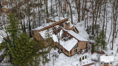 27 EAGLE LANE READING PA 19607