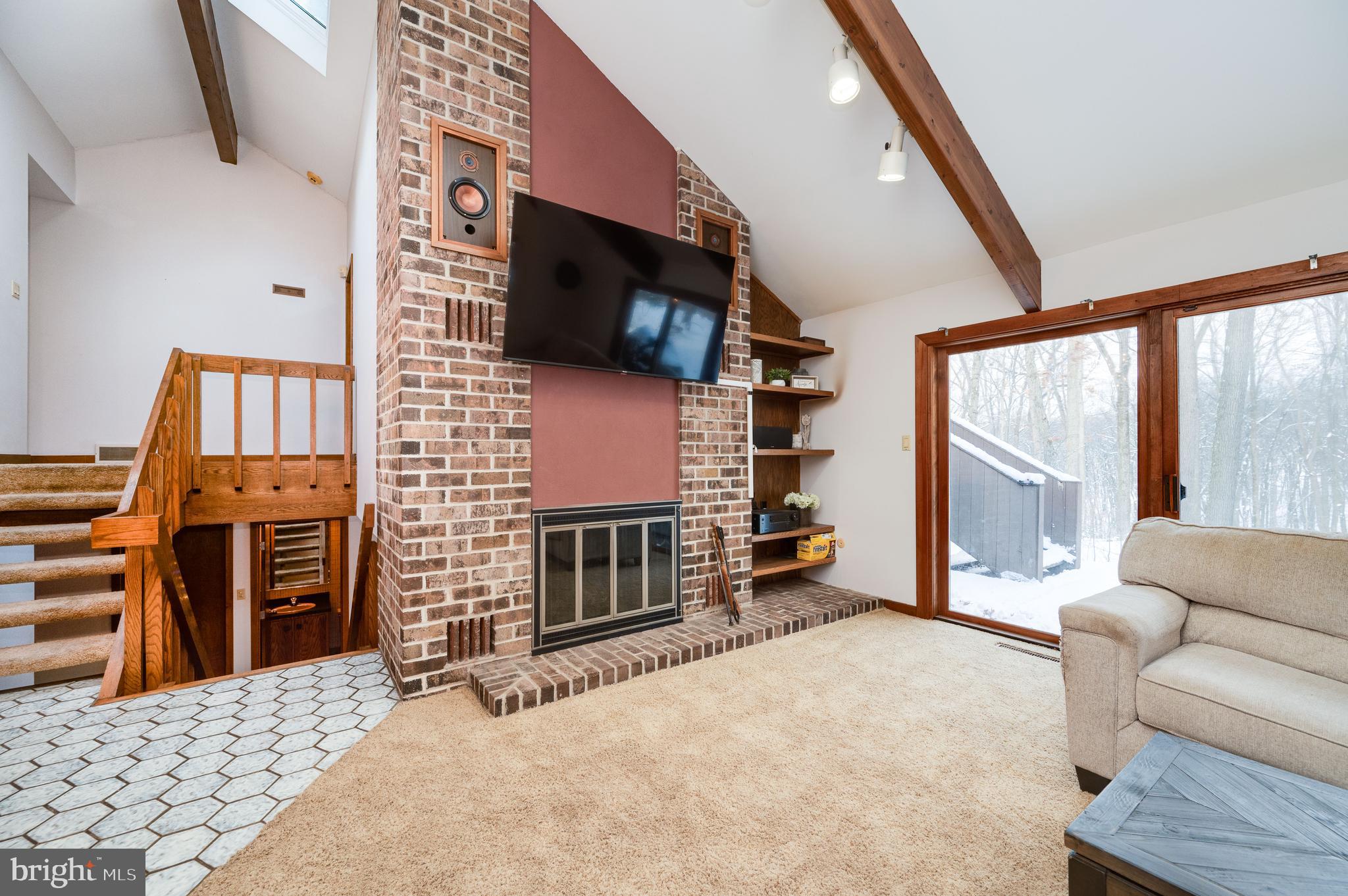 FLYING HILLS - Residential