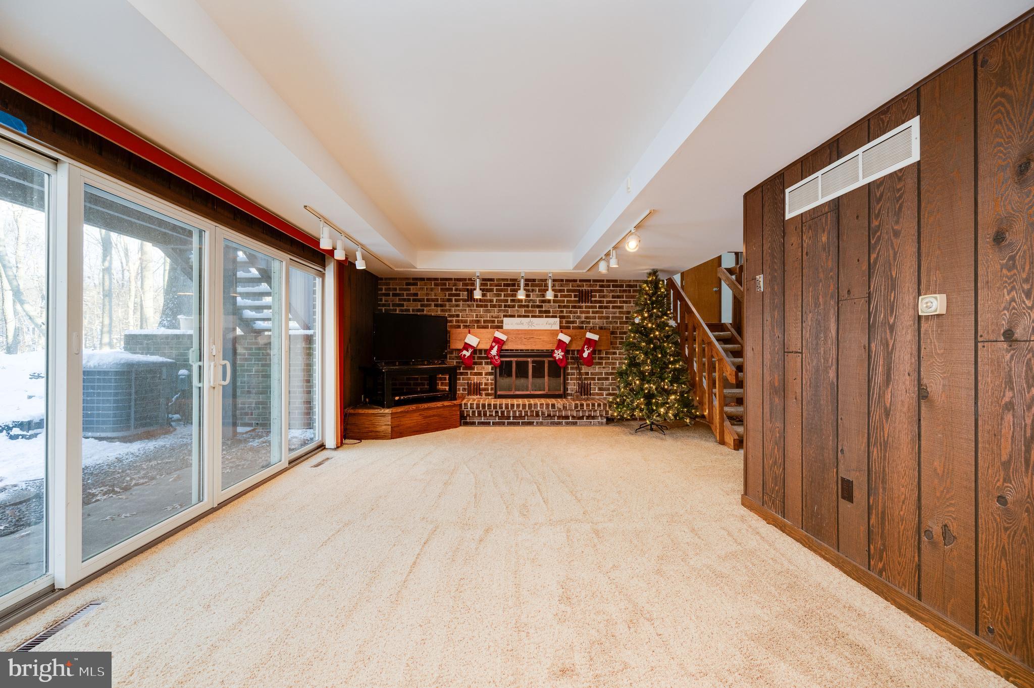 FLYING HILLS - Residential