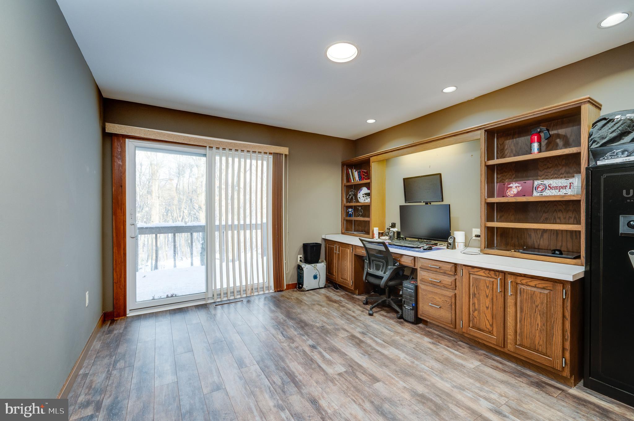 FLYING HILLS - Residential