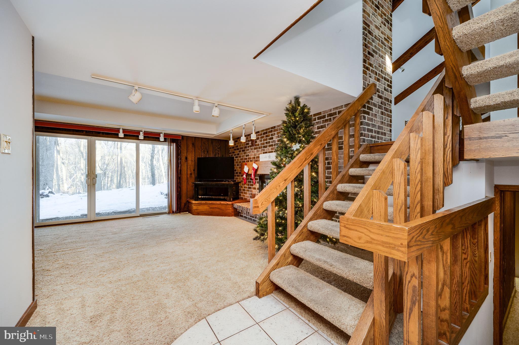 FLYING HILLS - Residential