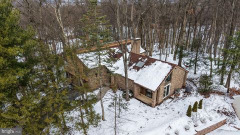 27 EAGLE LANE READING PA 19607