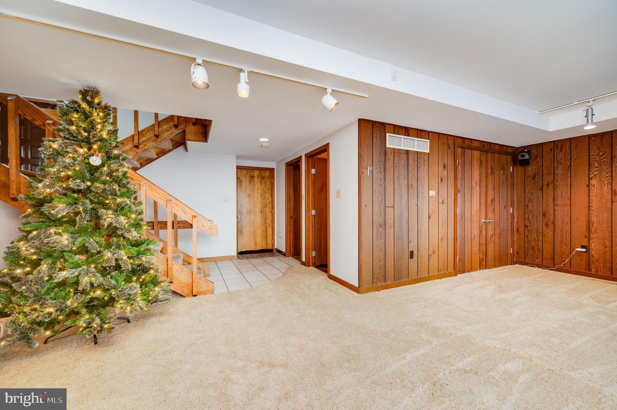 FLYING HILLS - Residential