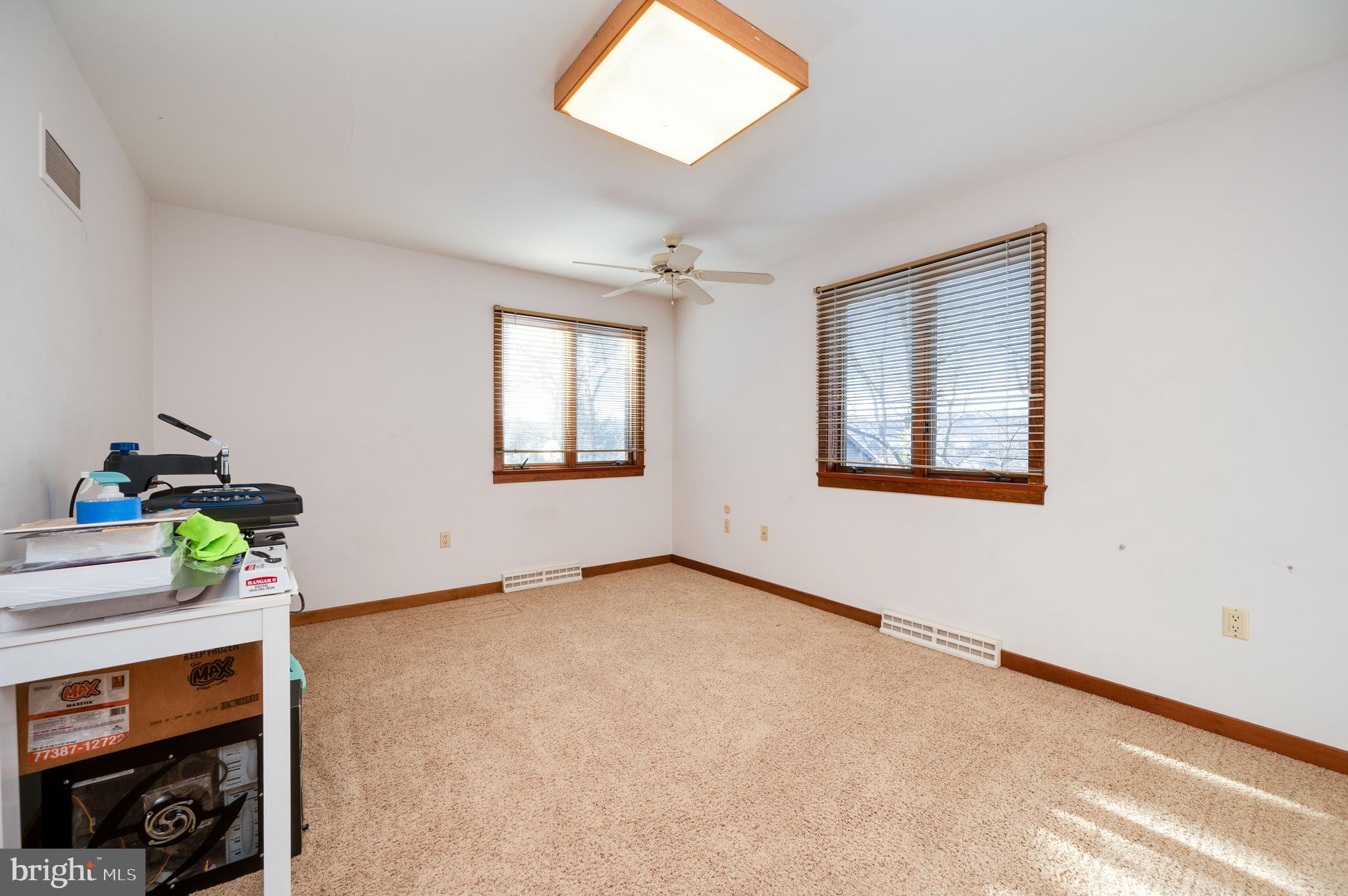 FLYING HILLS - Residential