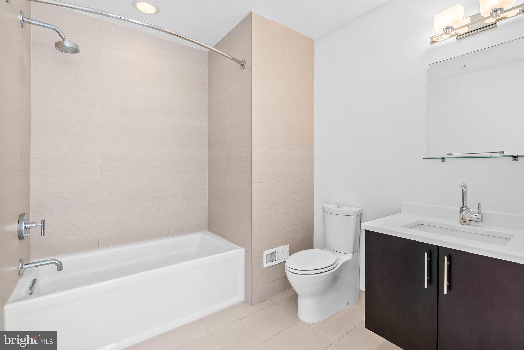 QUEEN VILLAGE - Residential