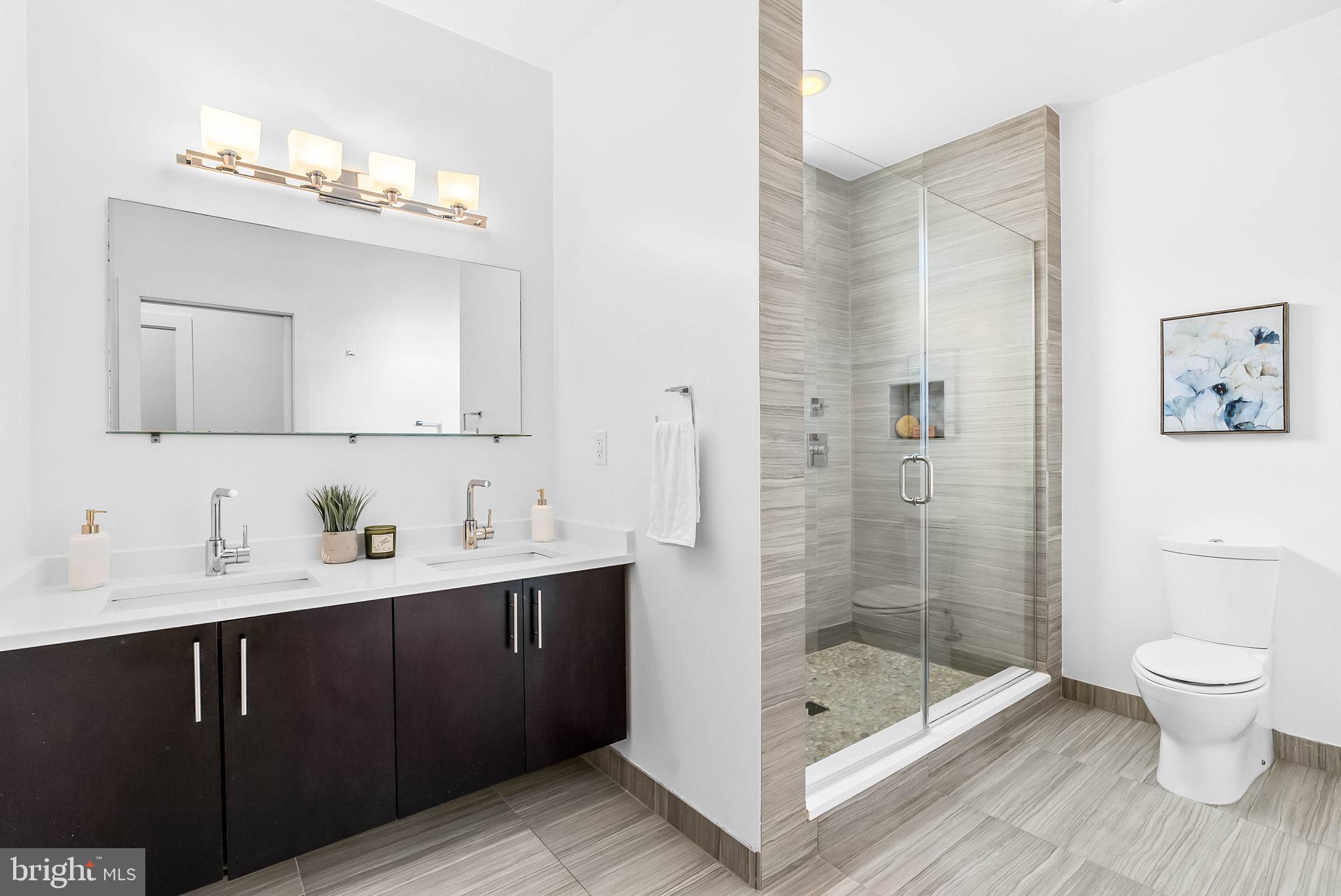 QUEEN VILLAGE - Residential