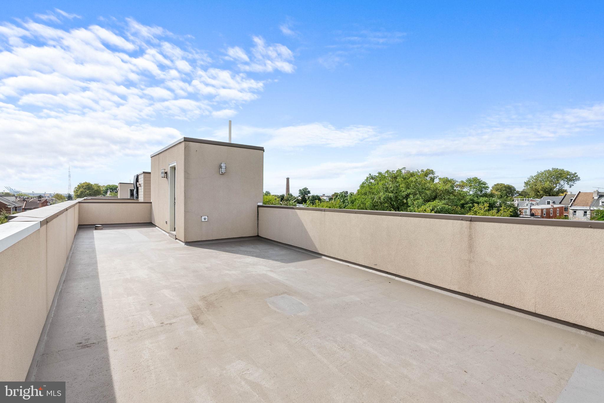 QUEEN VILLAGE - Residential