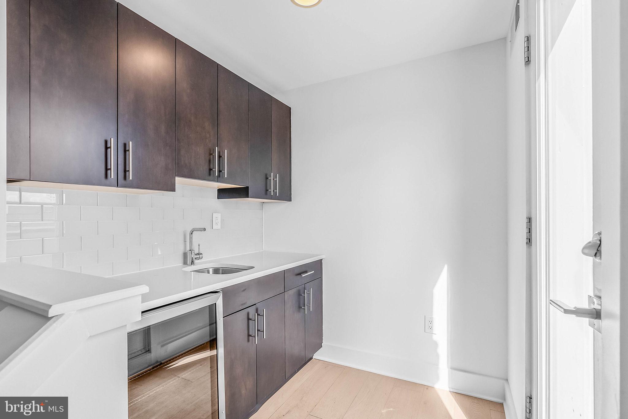 QUEEN VILLAGE - Residential