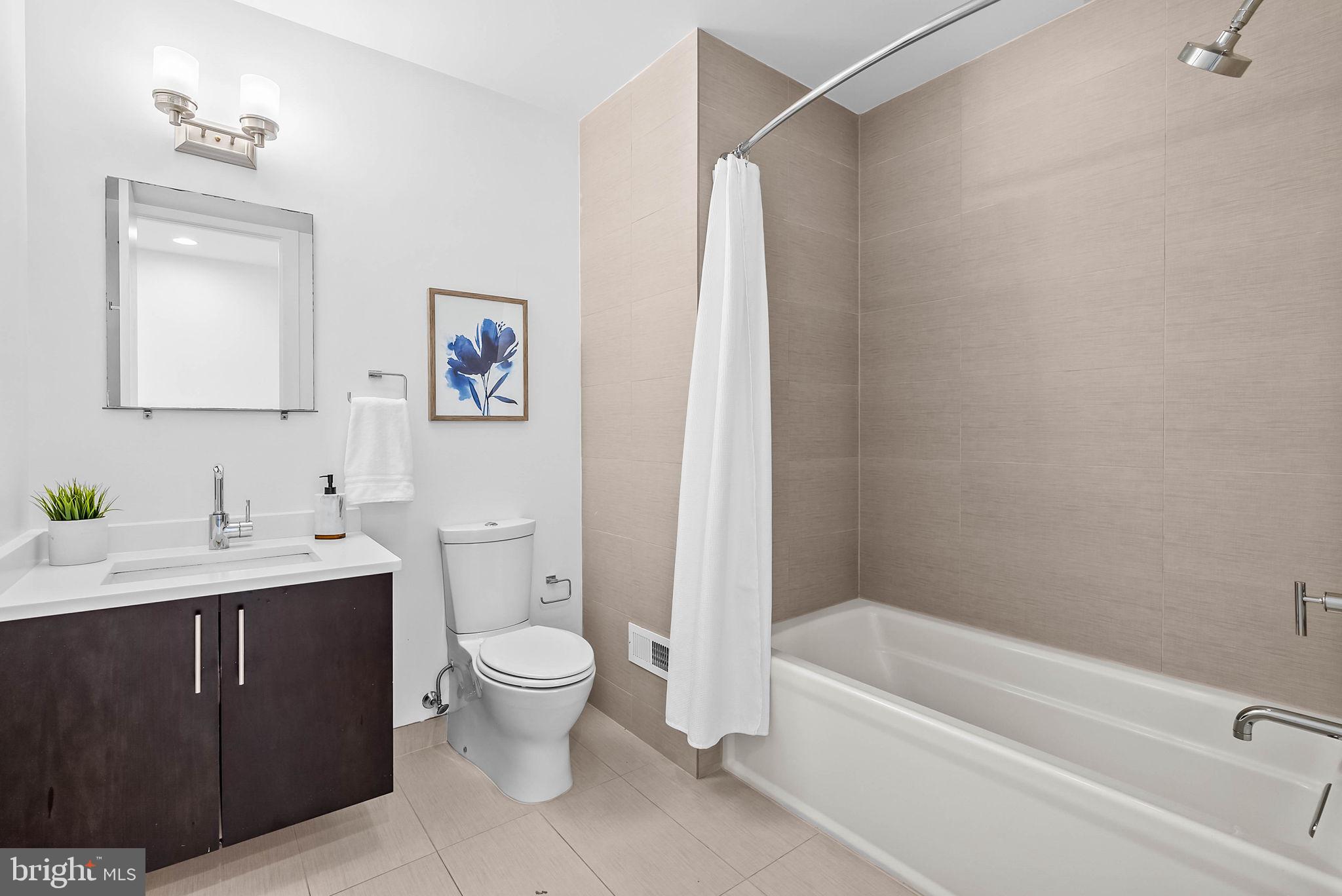 QUEEN VILLAGE - Residential