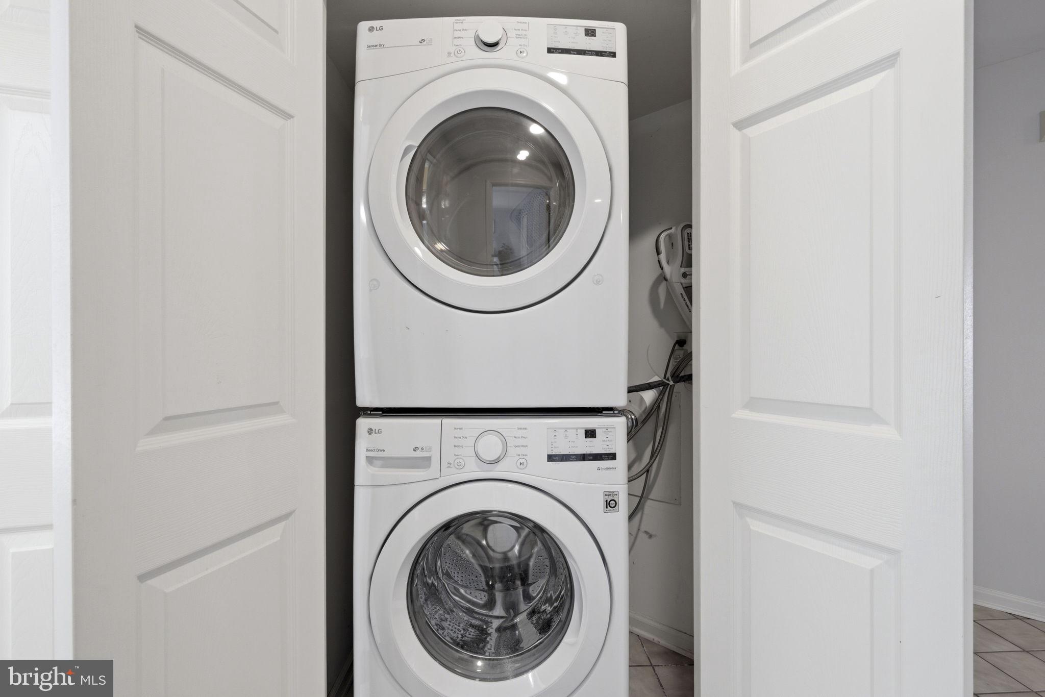 SENECA POINTE - Residential