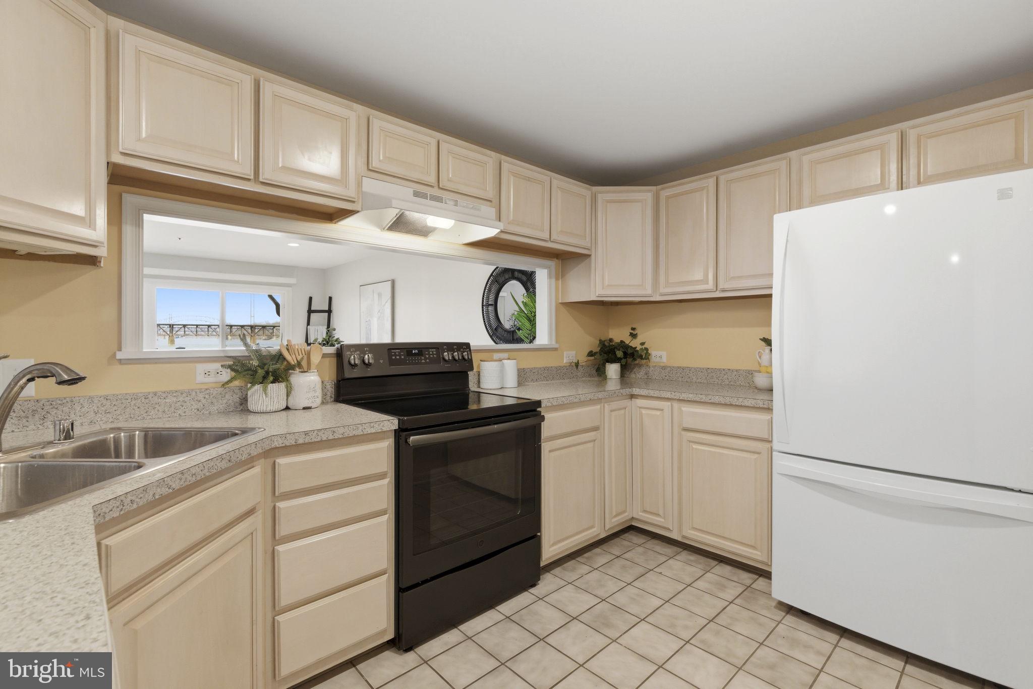 SENECA POINTE - Residential