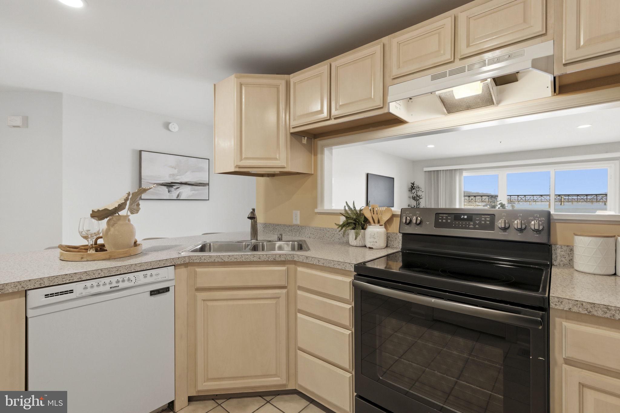 SENECA POINTE - Residential