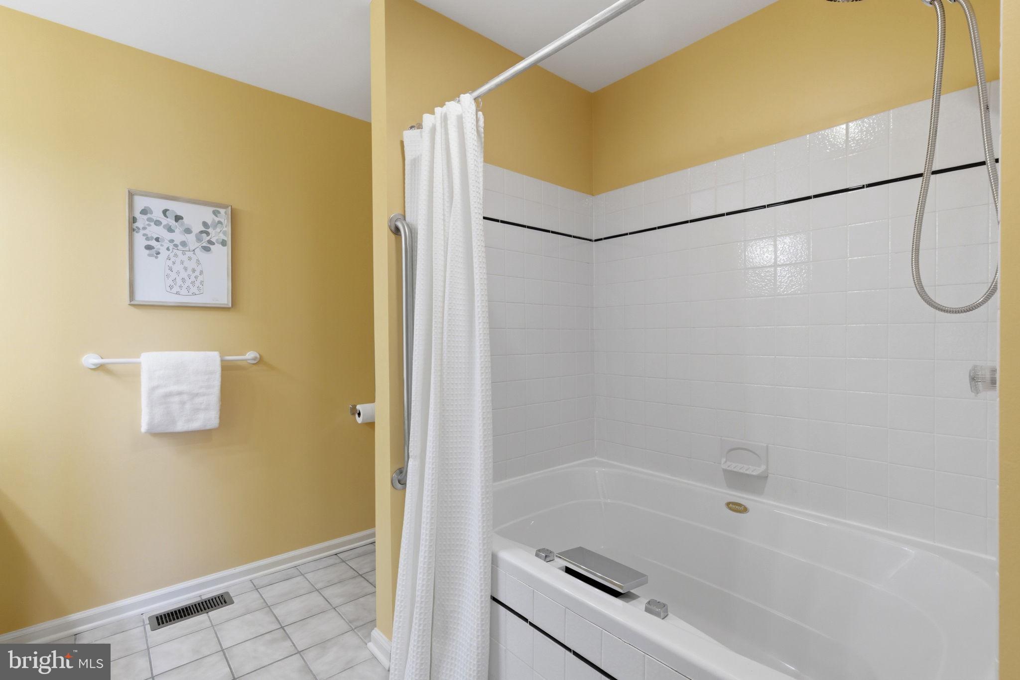 SENECA POINTE - Residential