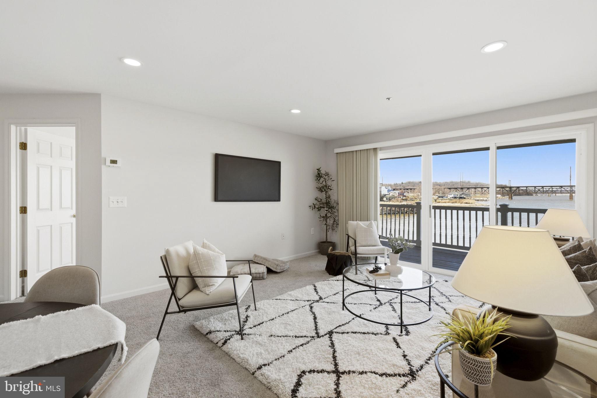 SENECA POINTE - Residential