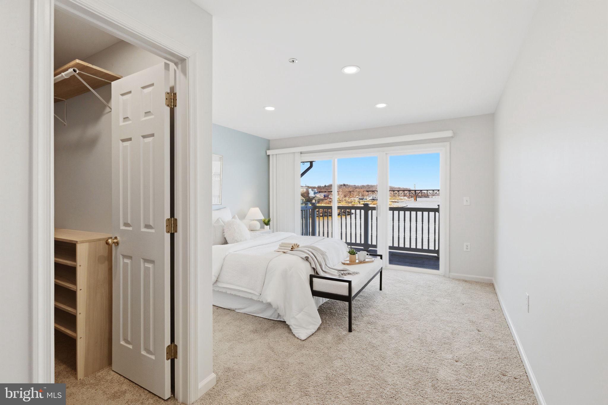 SENECA POINTE - Residential