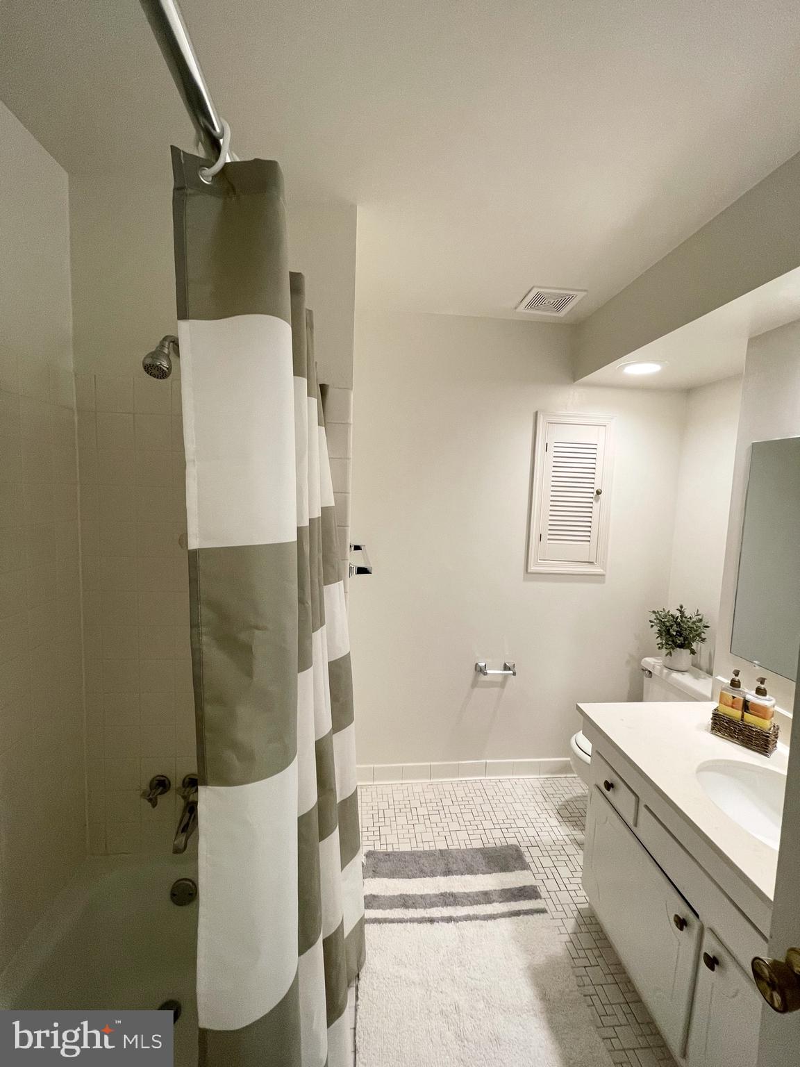 WILTON WOODS - Residential Lease