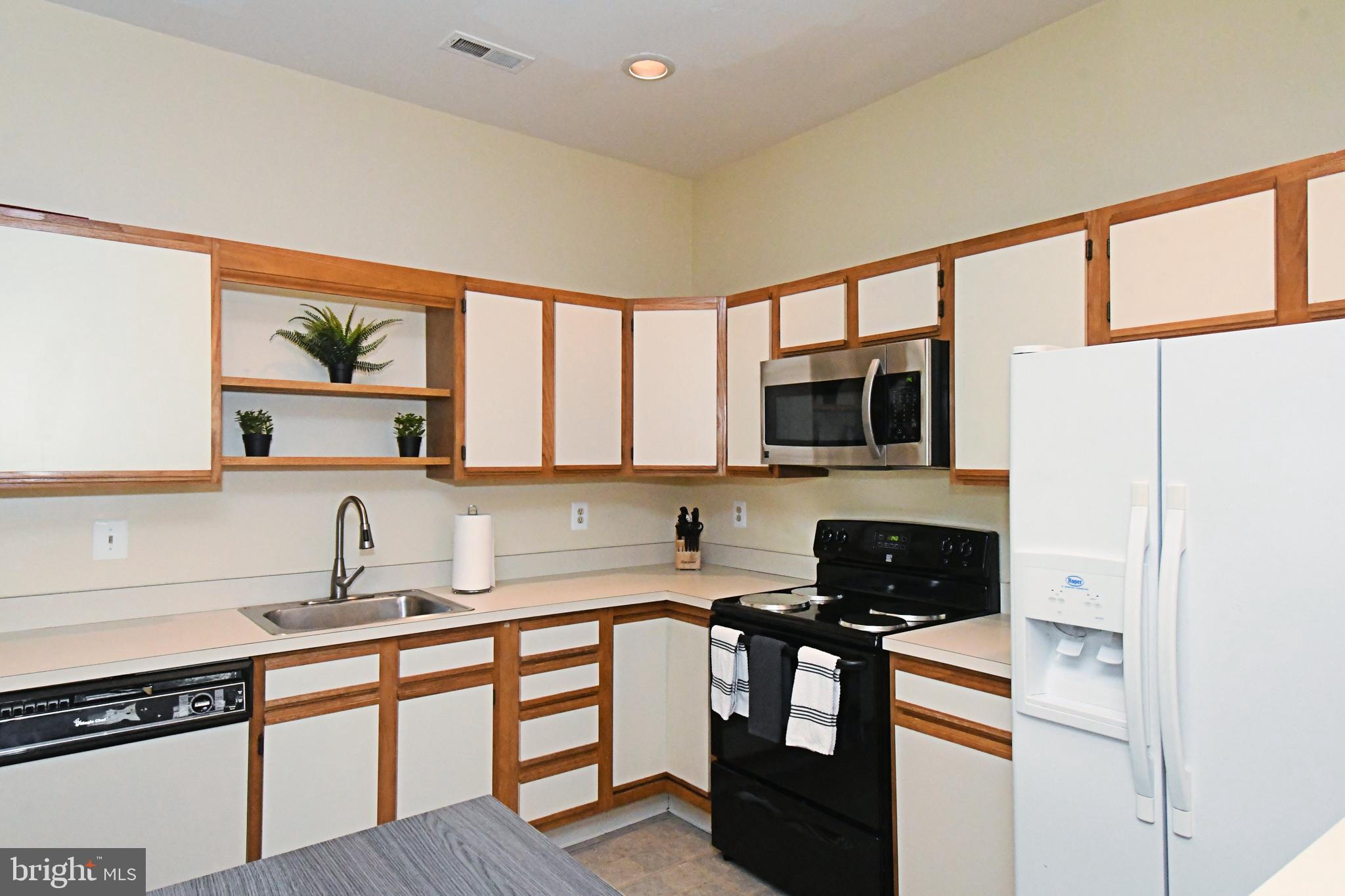 MONTGOMERY PLACE - Residential