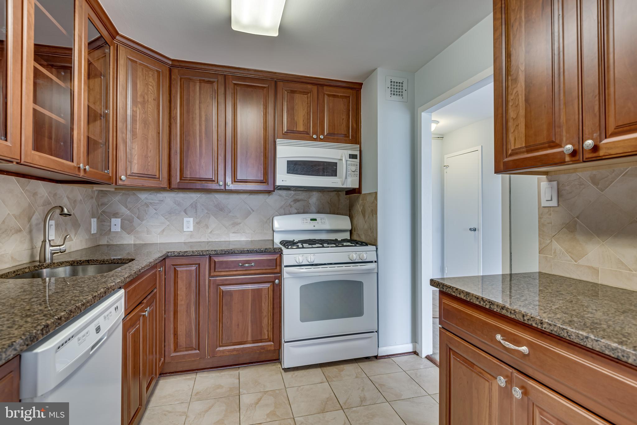 UNIVERSITY TOWERS CODM - Residential Lease