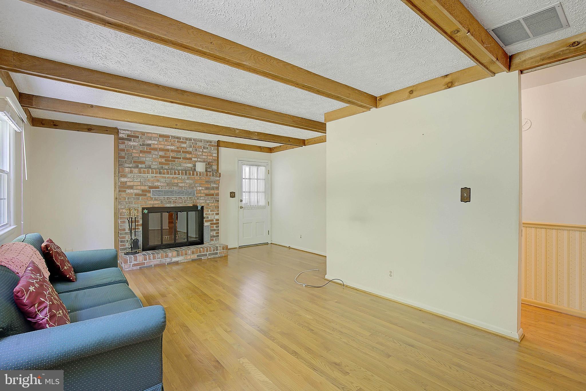 1750 TIMBER COURT