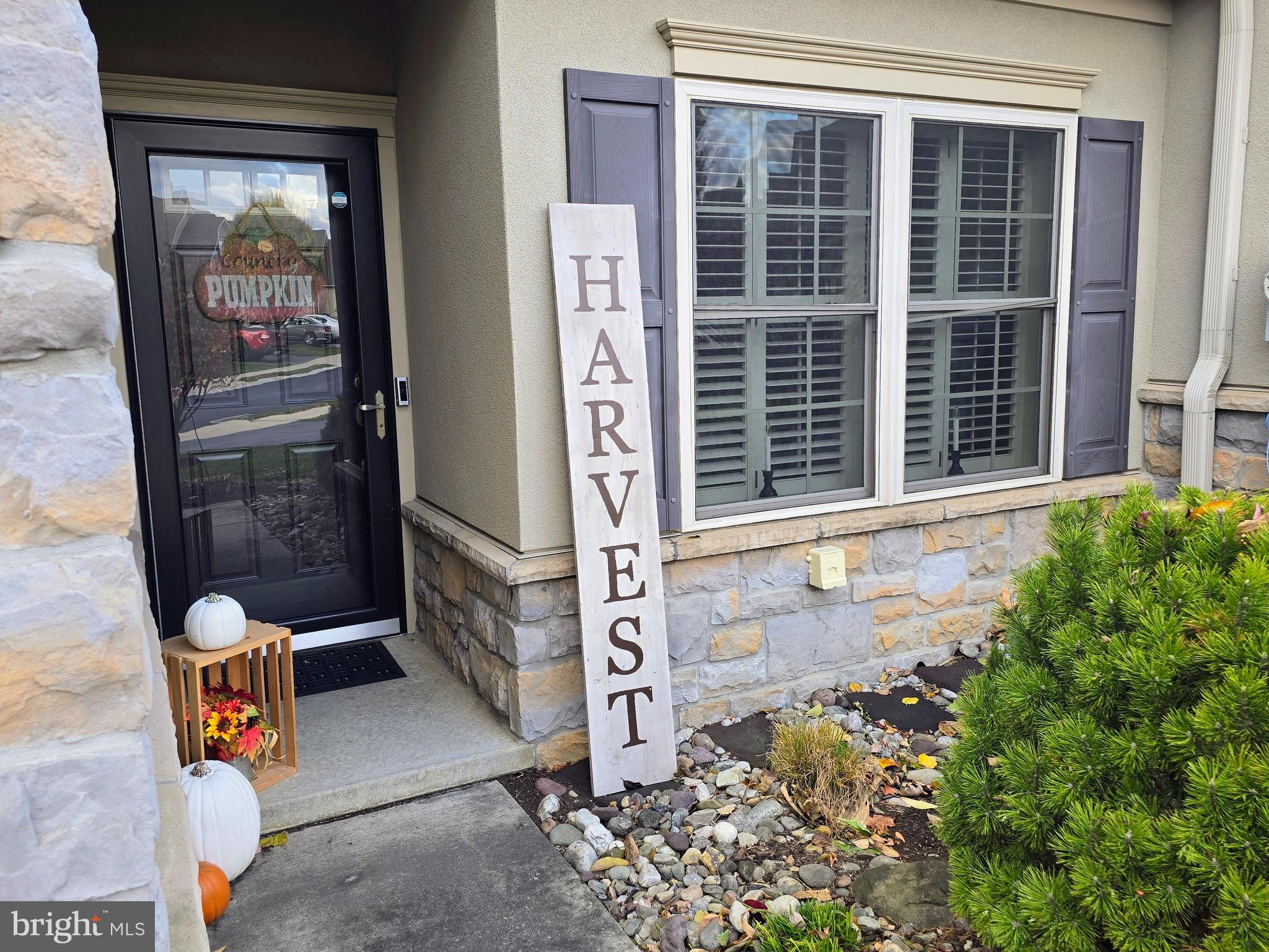 1227 CANTEBURY DRIVE