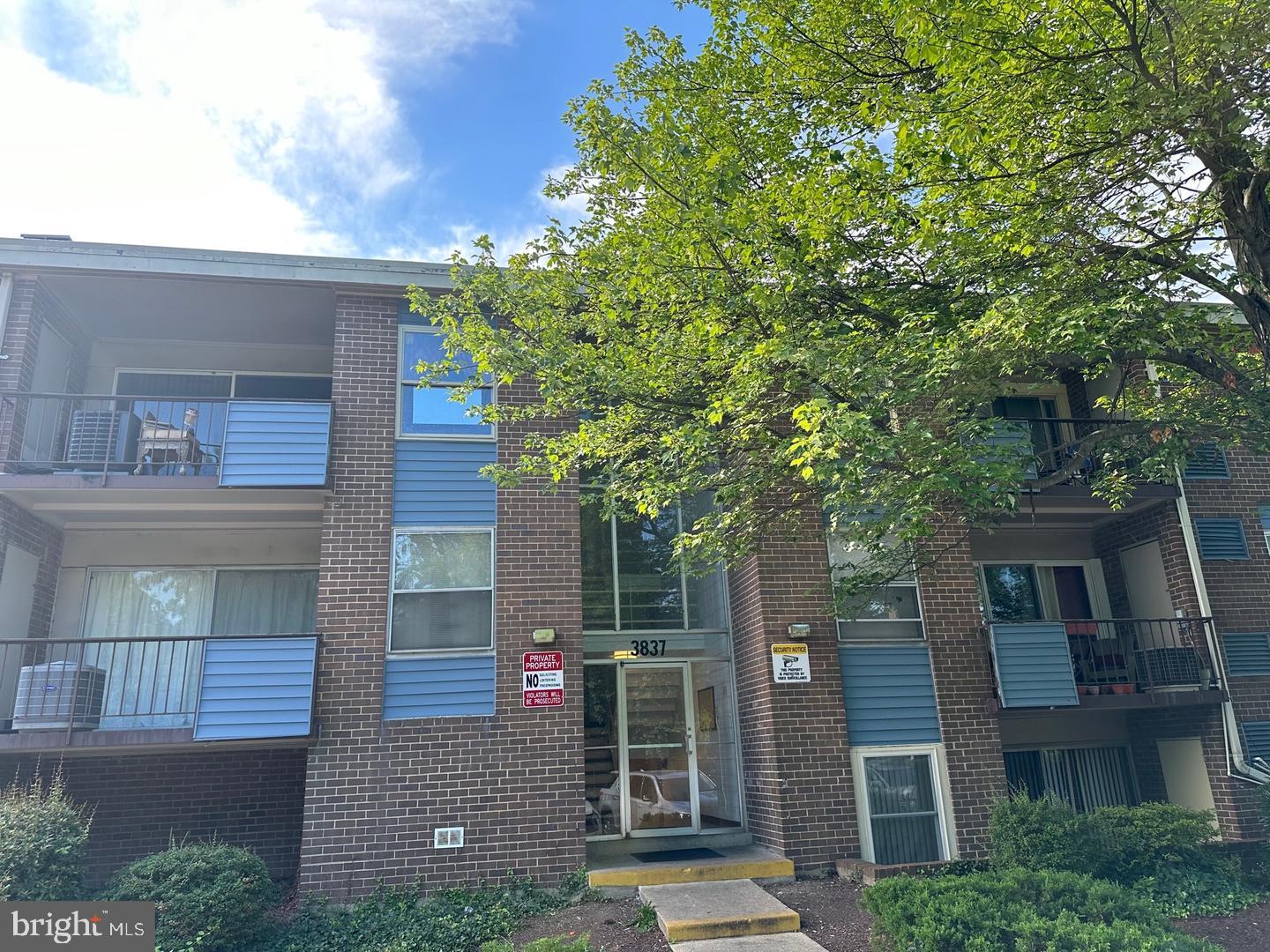 READY and AVAILABLE NOW in Marlow Towers Condominium! * Spacious Living Room * Dining Area *Kitchen * Two Bedrooms * Full Bathroom * Conveniently located to schools, shopping, various eateries, entertainment and transportation.