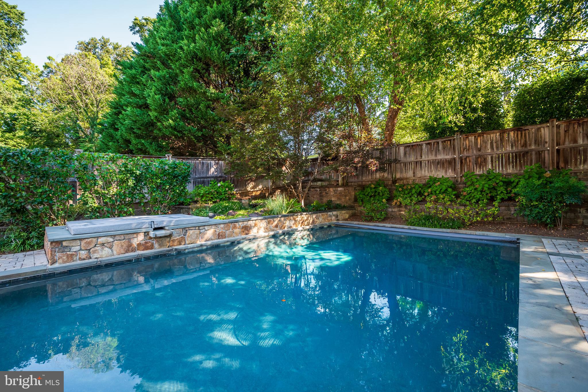 PINEVIEW - Residential