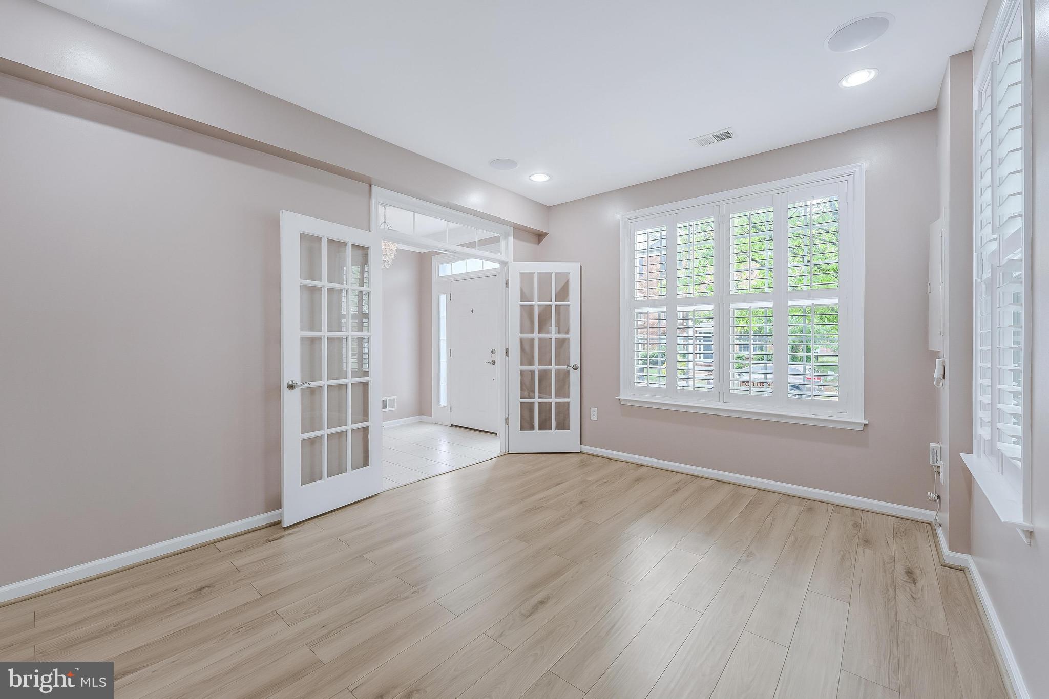 GOOSE CREEK VILLAGE NORTH - Residential Lease