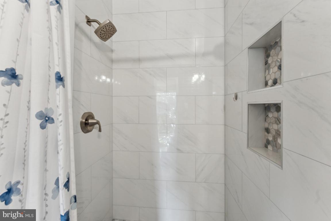 LAKEPOINTE - Residential