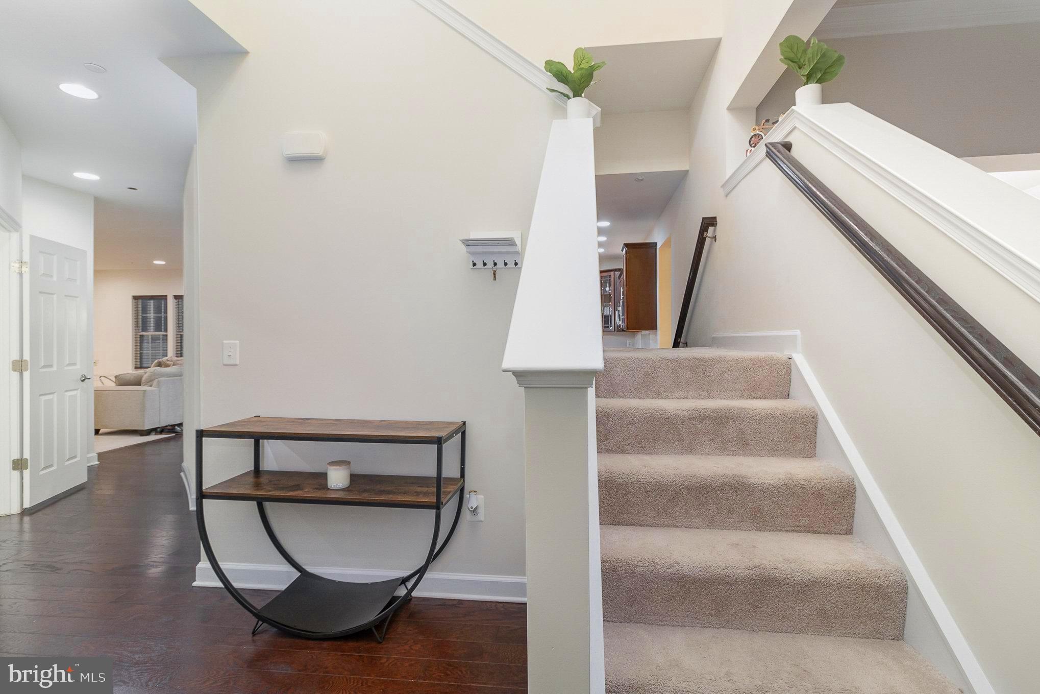 6106 JULIA COURT