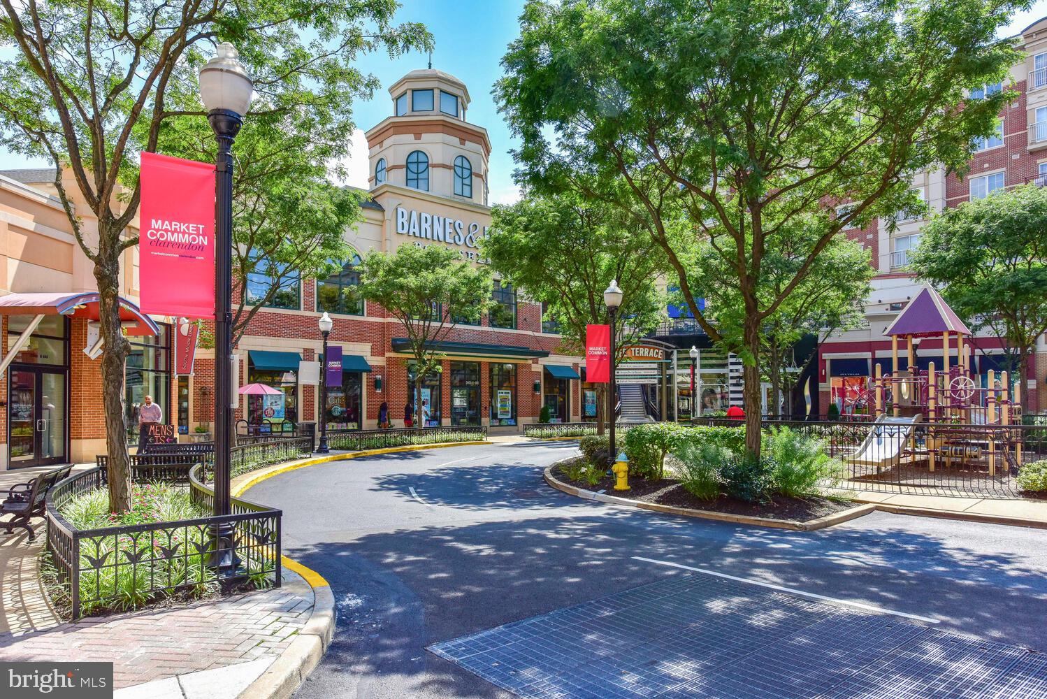 COLONIAL VILLAGE - Residential